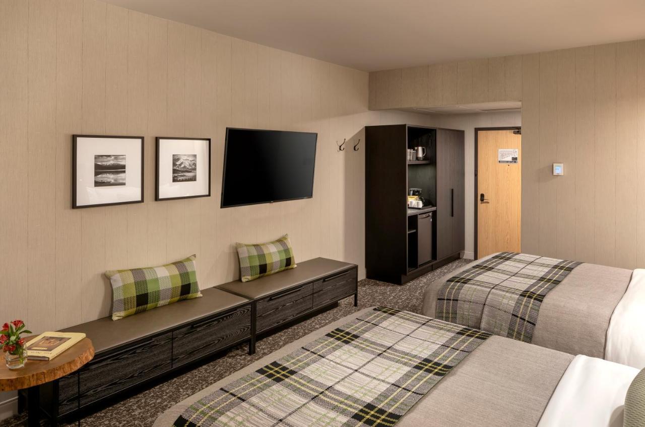 Peaks Hotel And Suites Банфф Екстер'єр фото