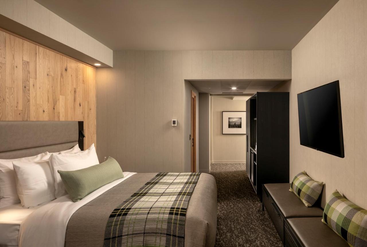 Peaks Hotel And Suites Банфф Екстер'єр фото