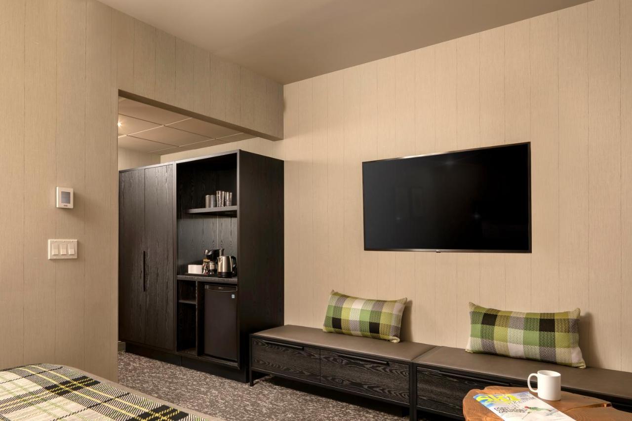 Peaks Hotel And Suites Банфф Екстер'єр фото
