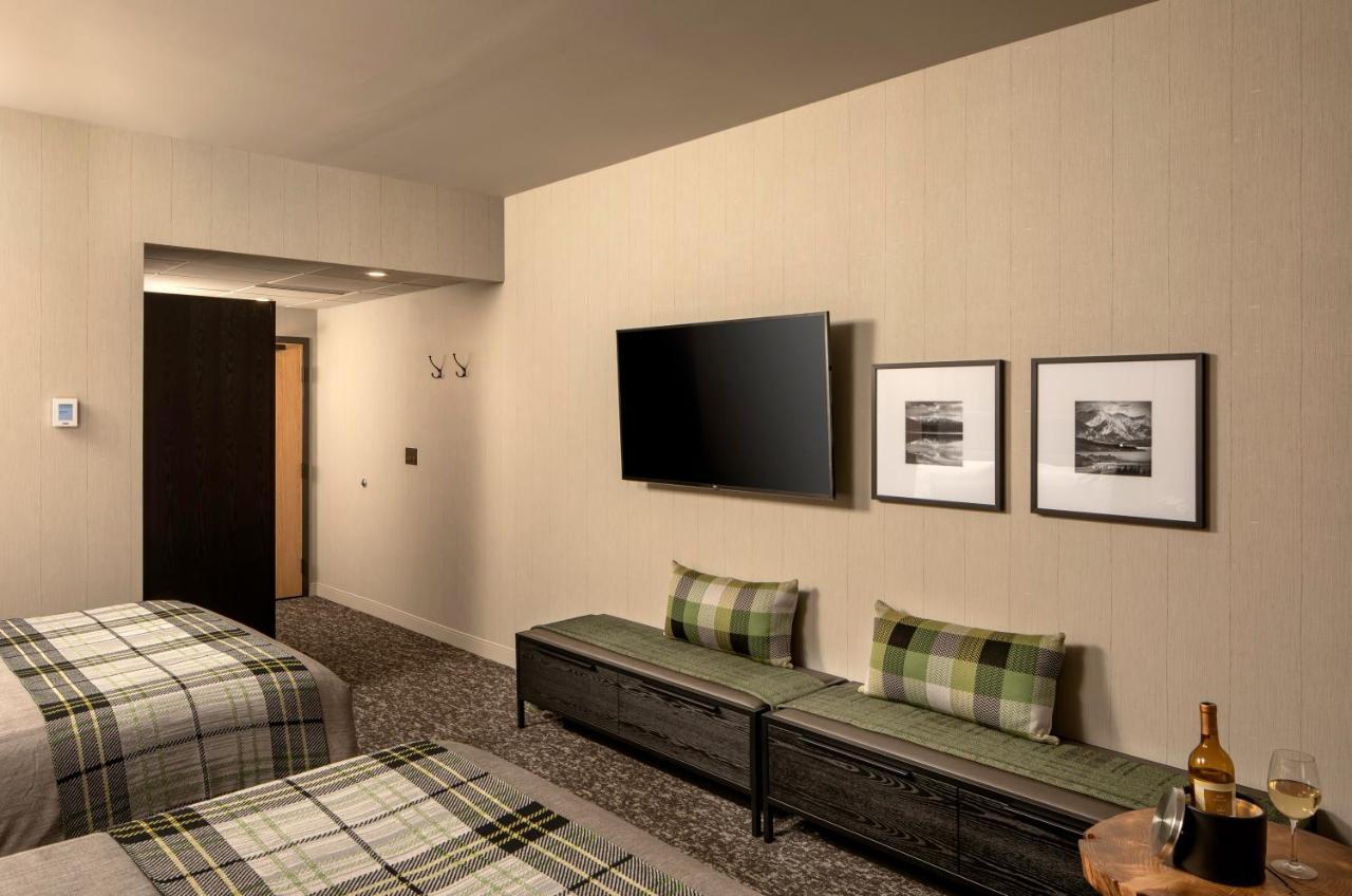 Peaks Hotel And Suites Банфф Екстер'єр фото