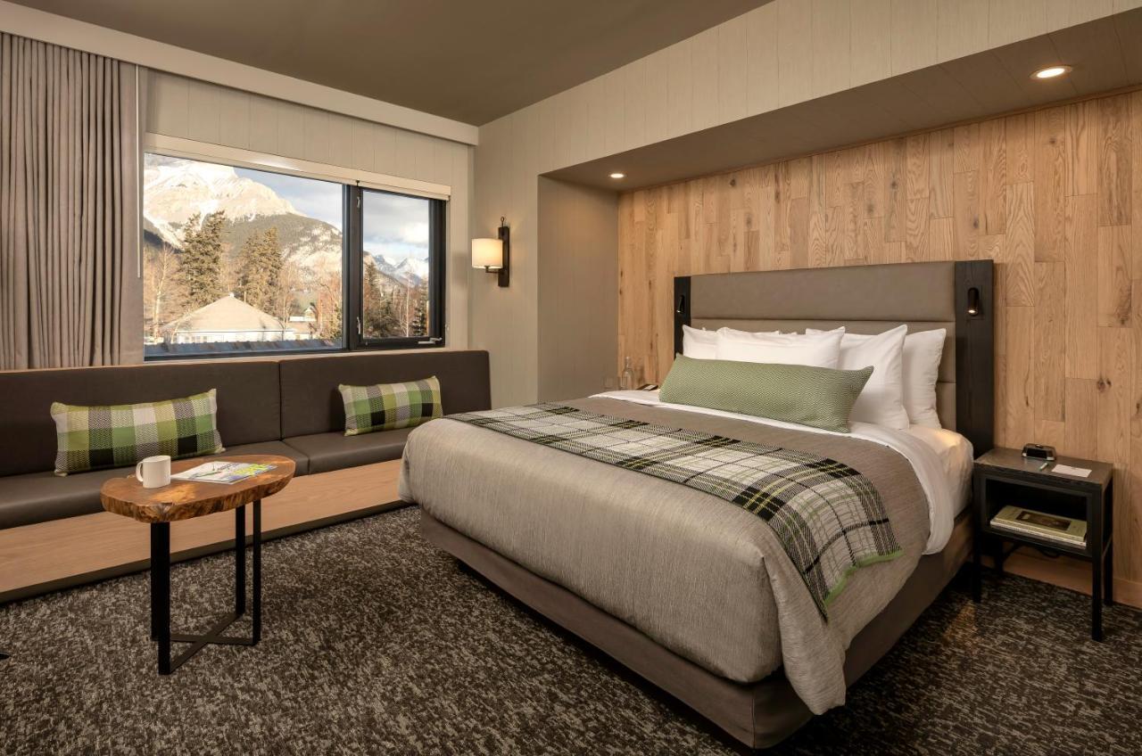 Peaks Hotel And Suites Банфф Екстер'єр фото