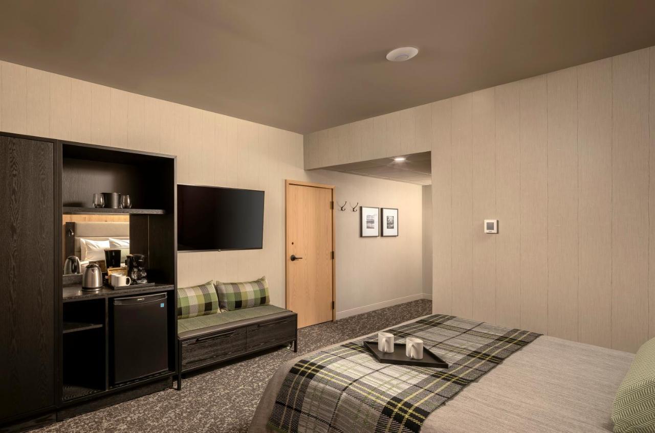 Peaks Hotel And Suites Банфф Екстер'єр фото