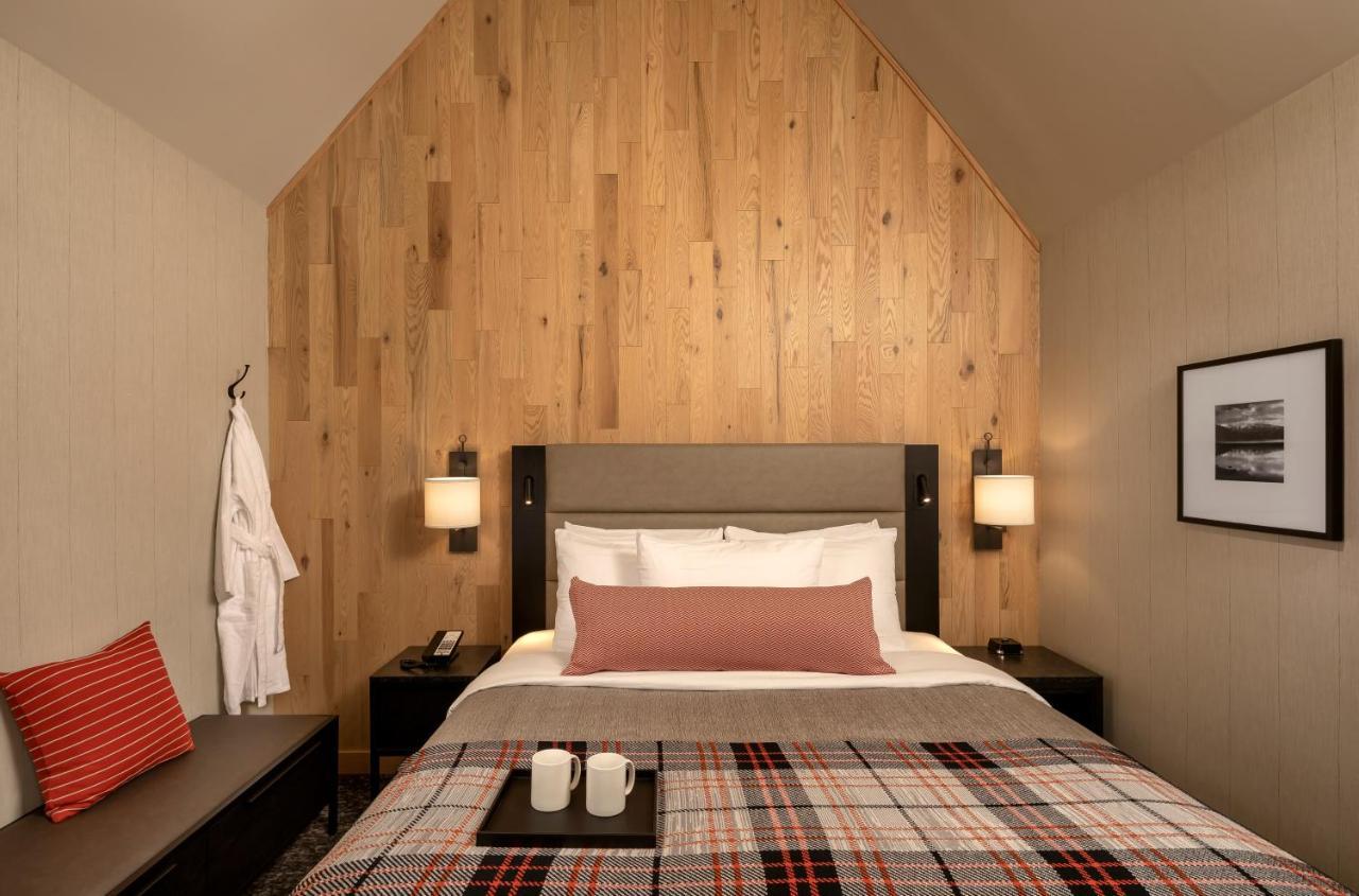 Peaks Hotel And Suites Банфф Екстер'єр фото