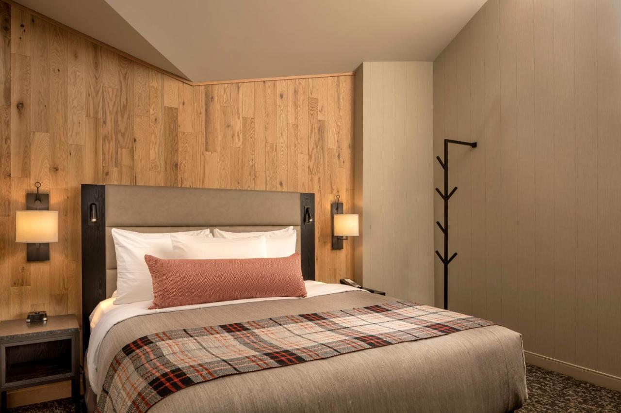 Peaks Hotel And Suites Банфф Екстер'єр фото