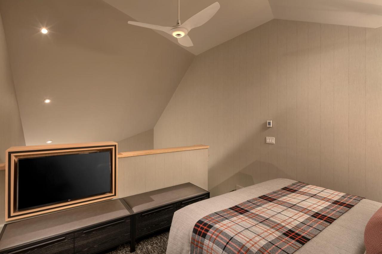 Peaks Hotel And Suites Банфф Екстер'єр фото