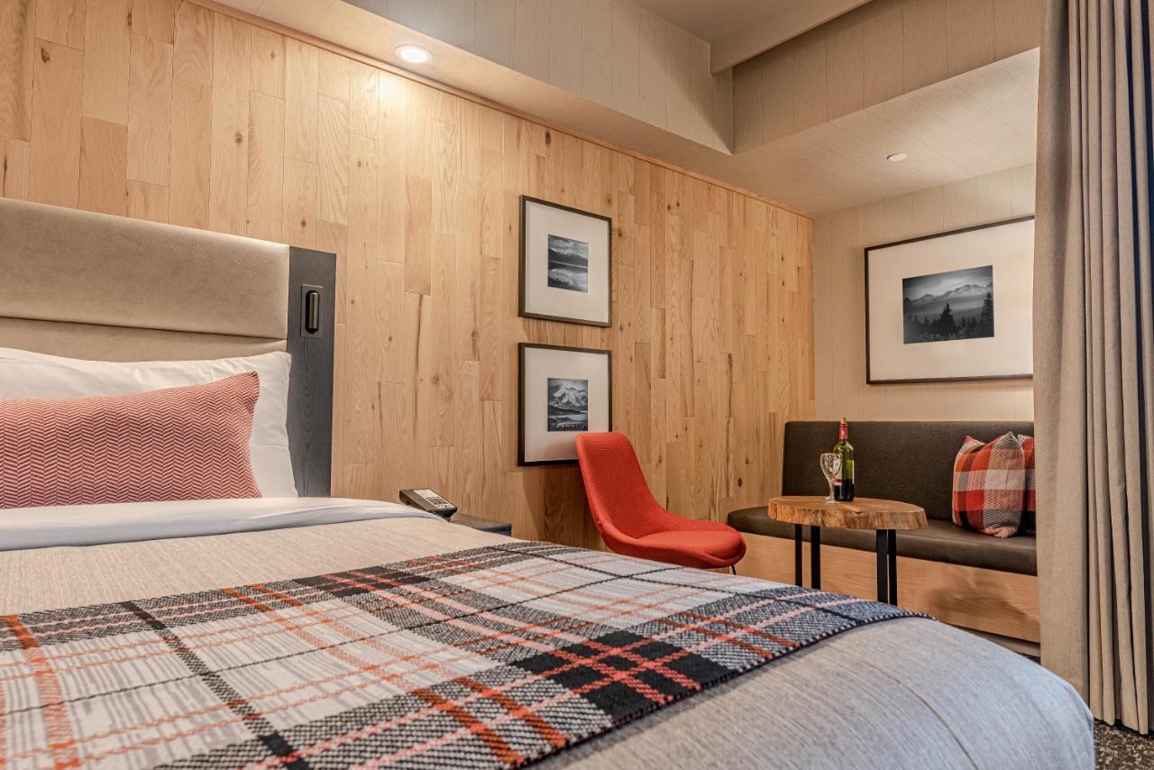Peaks Hotel And Suites Банфф Екстер'єр фото