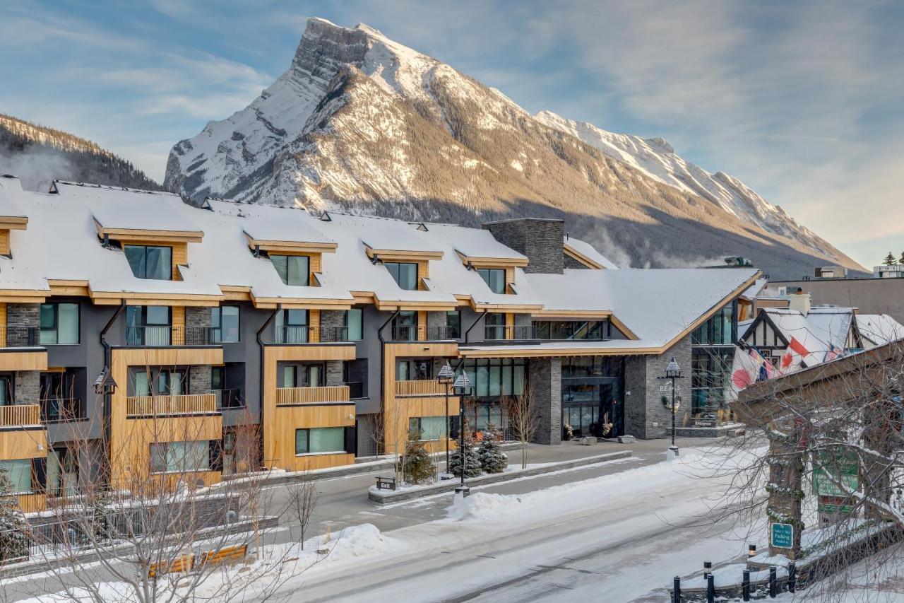 Peaks Hotel And Suites Банфф Екстер'єр фото