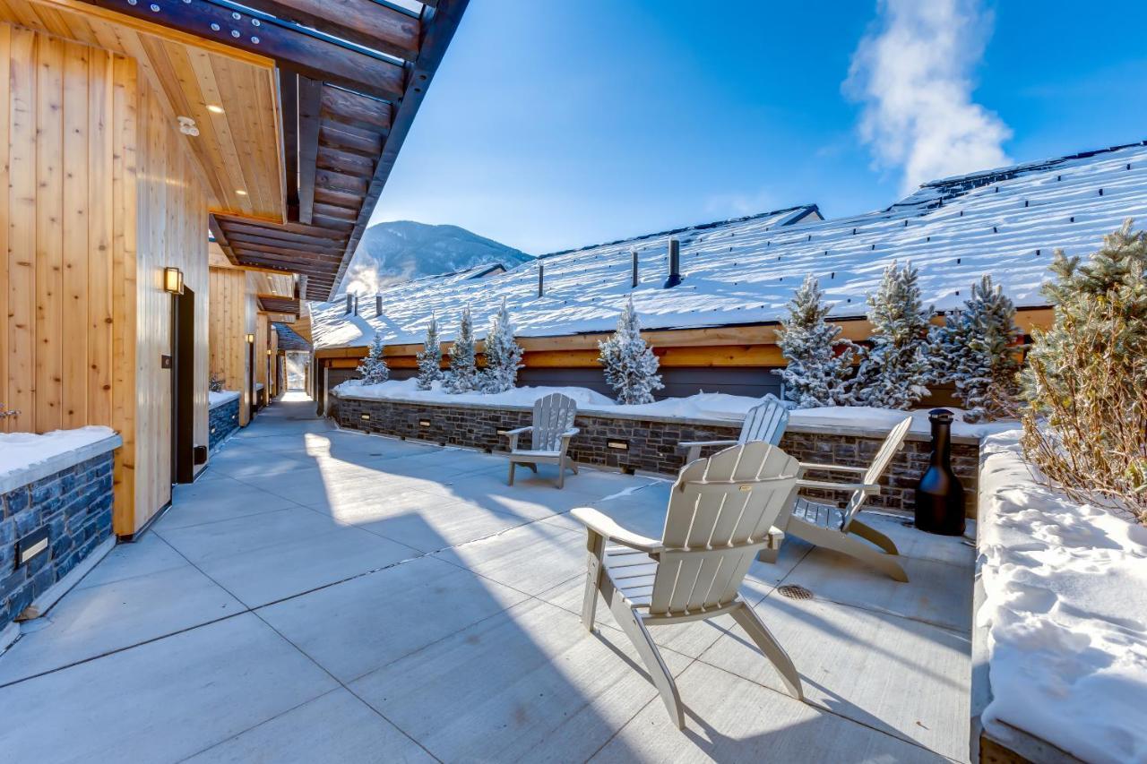 Peaks Hotel And Suites Банфф Екстер'єр фото