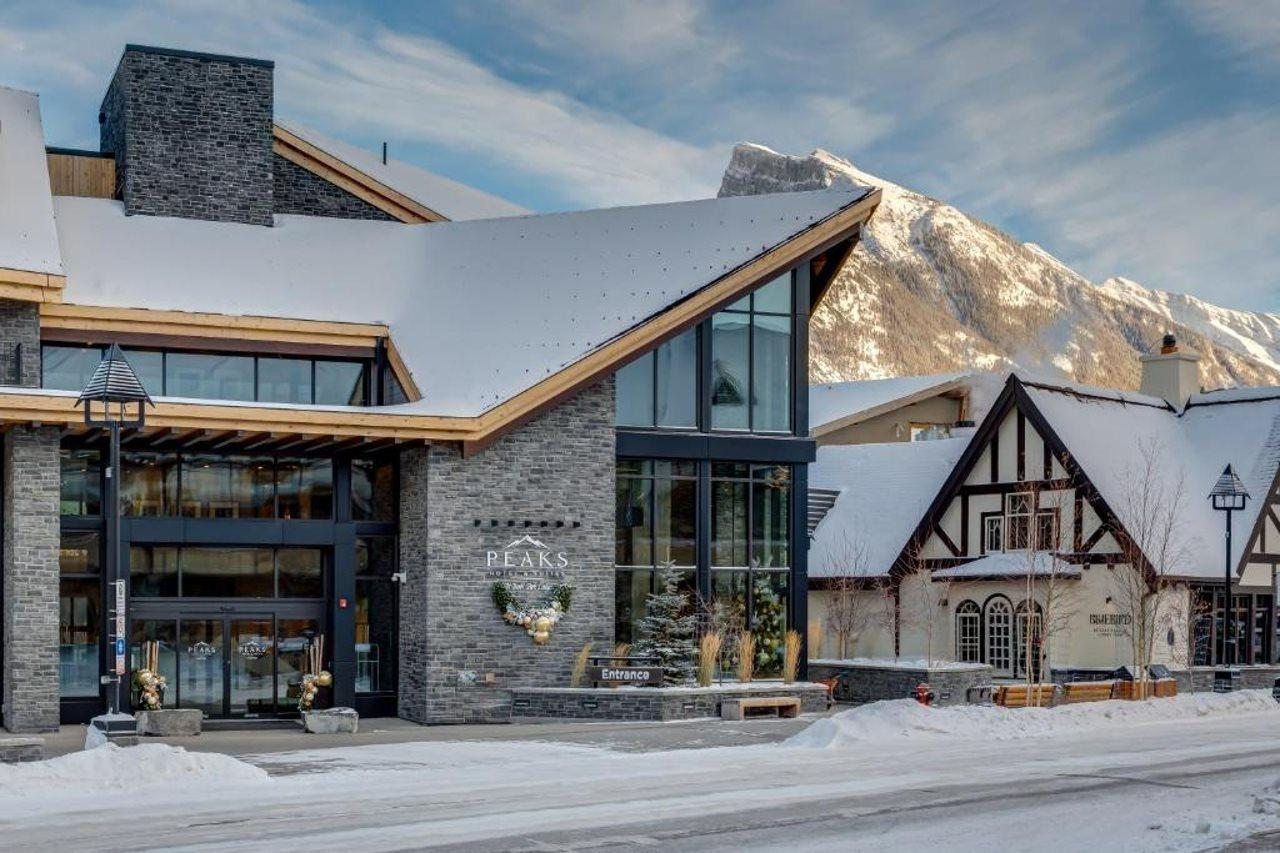 Peaks Hotel And Suites Банфф Екстер'єр фото
