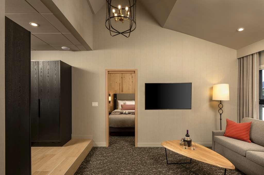 Peaks Hotel And Suites Банфф Номер фото
