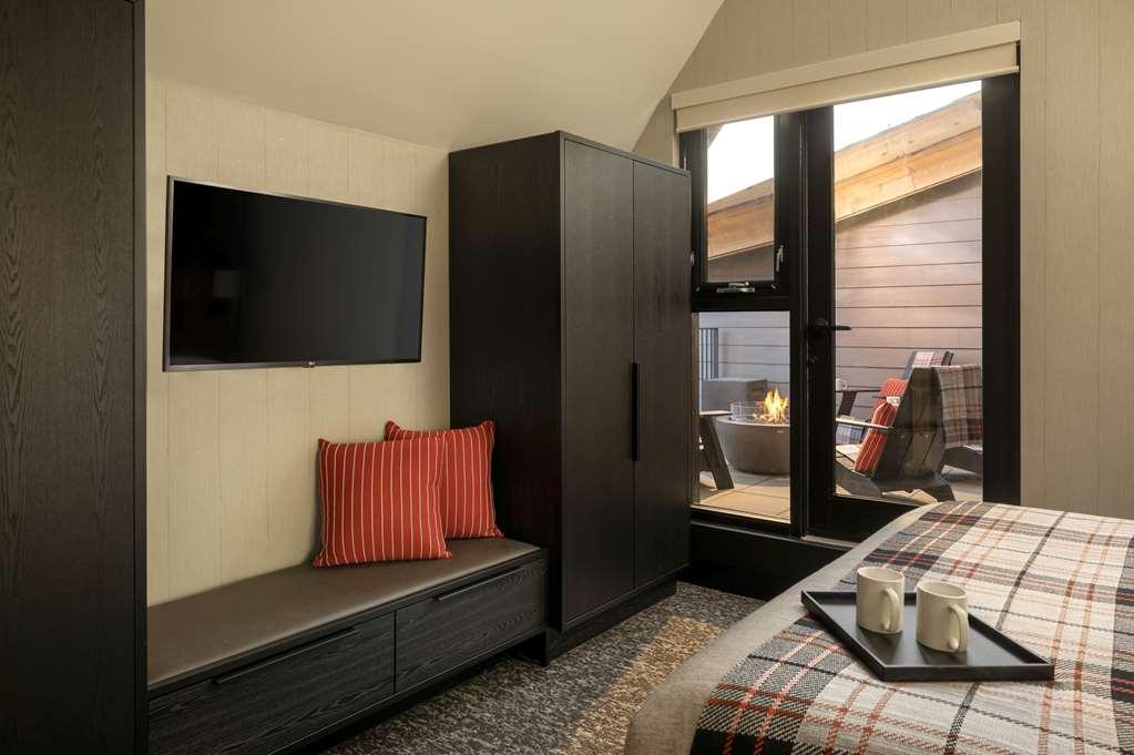 Peaks Hotel And Suites Банфф Номер фото