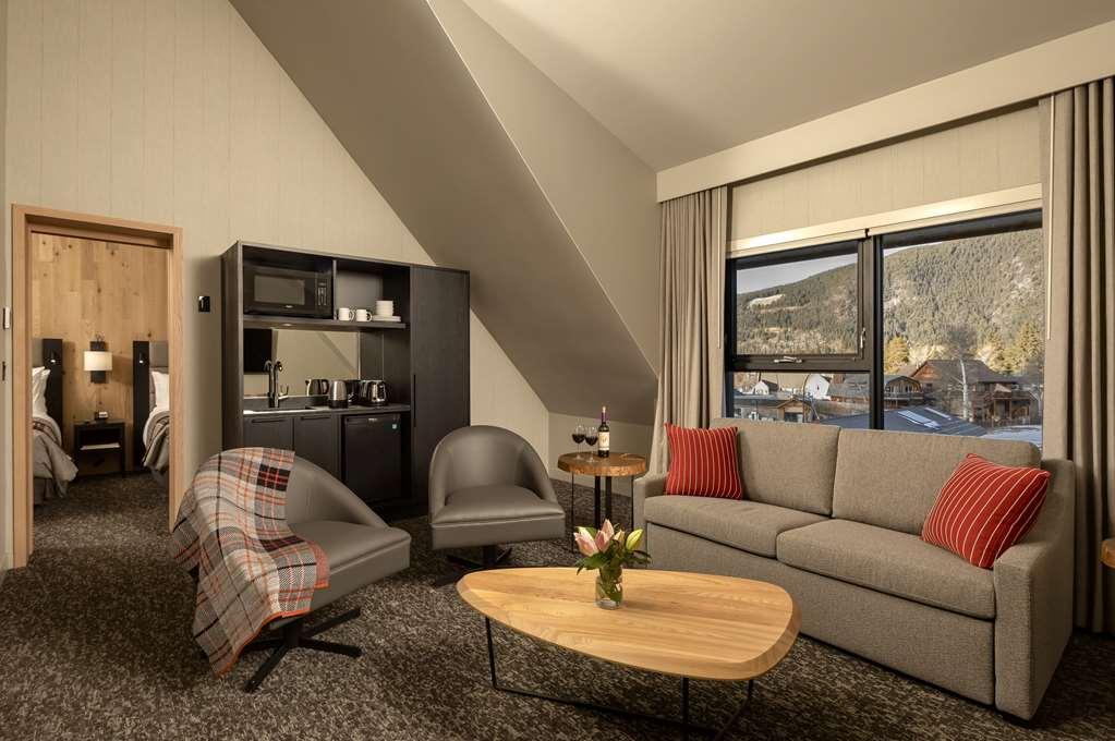 Peaks Hotel And Suites Банфф Номер фото