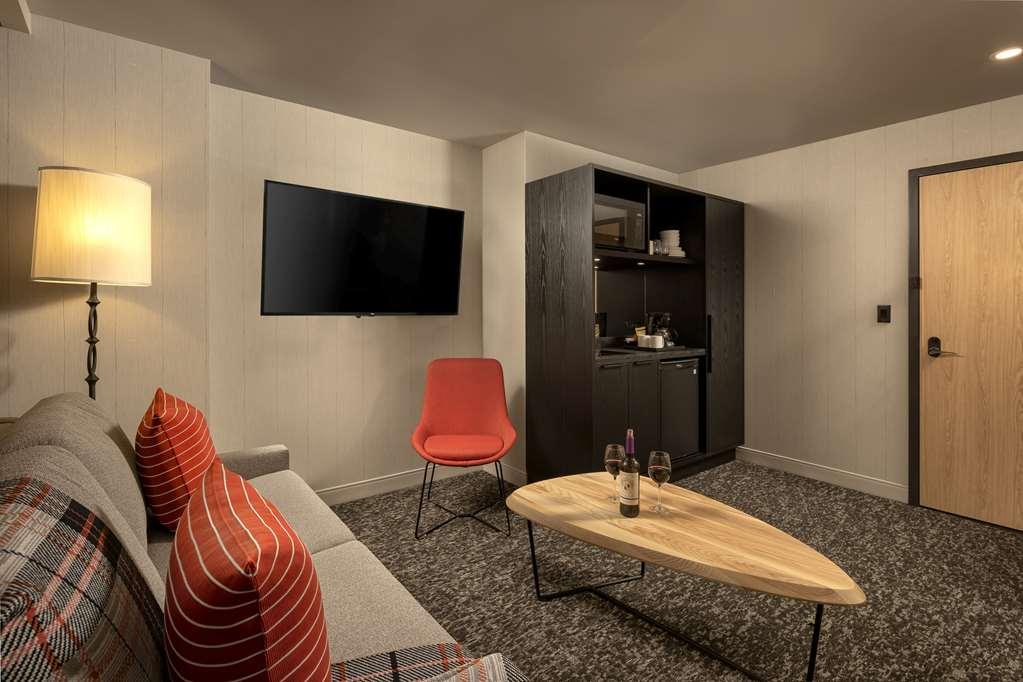 Peaks Hotel And Suites Банфф Номер фото