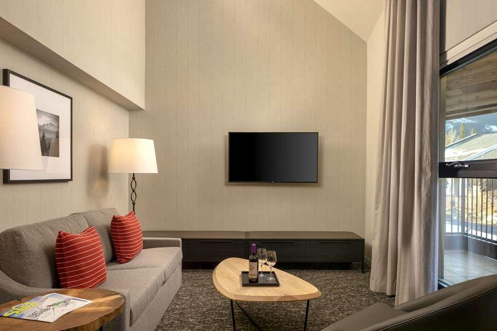 Peaks Hotel And Suites Банфф Екстер'єр фото